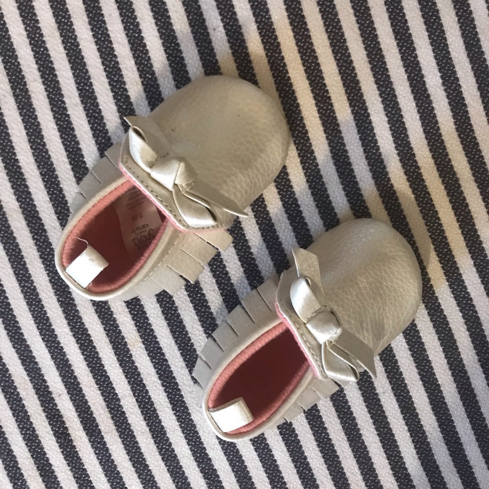 Crib shoes moccasins, gold sz 6-12 month